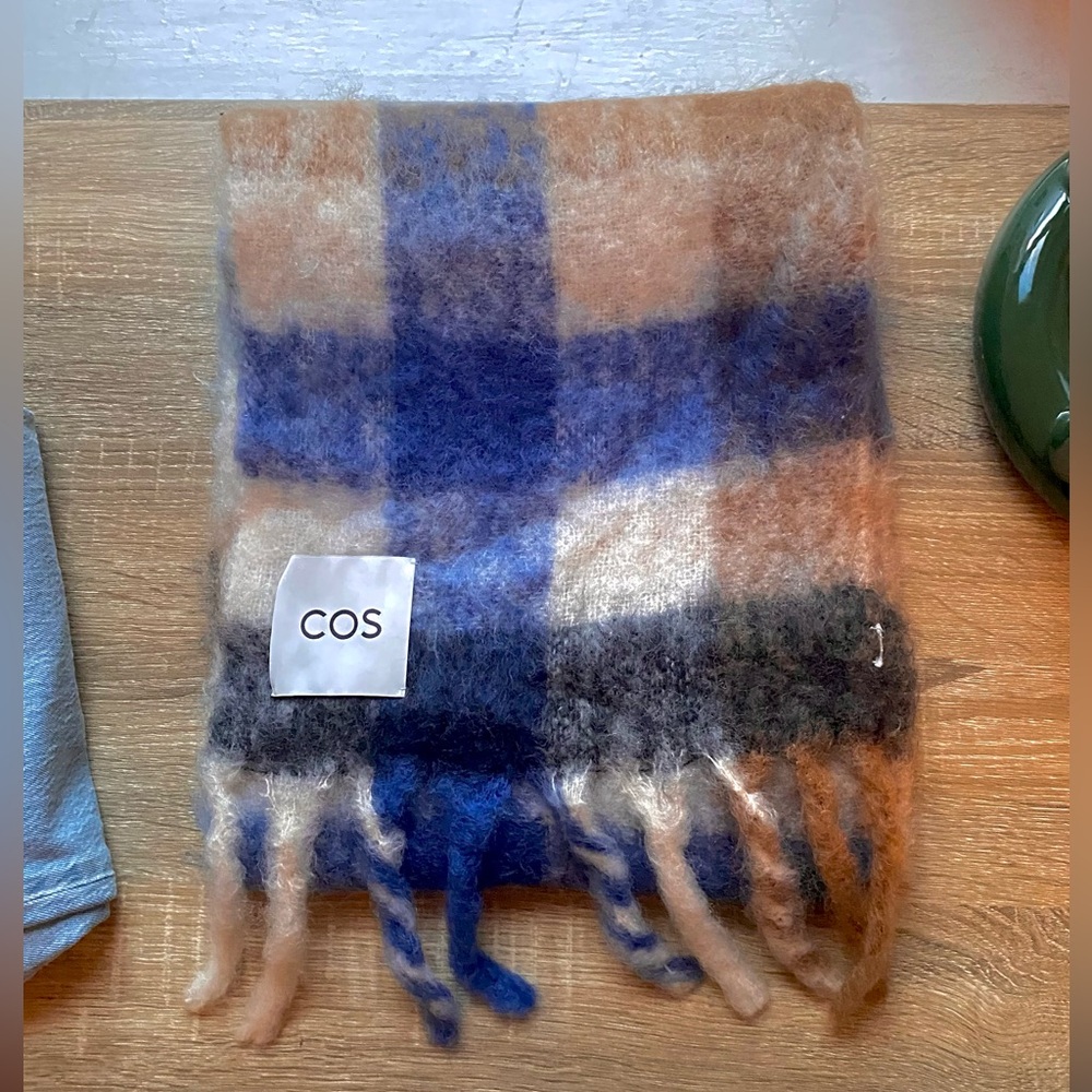 COS Scarf